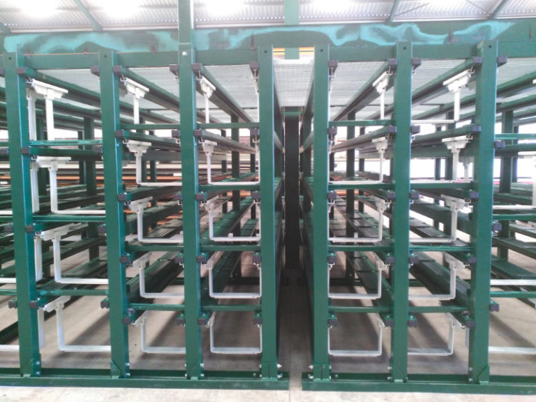 Sistema de almacenamiento de perfiles largos entre columnas