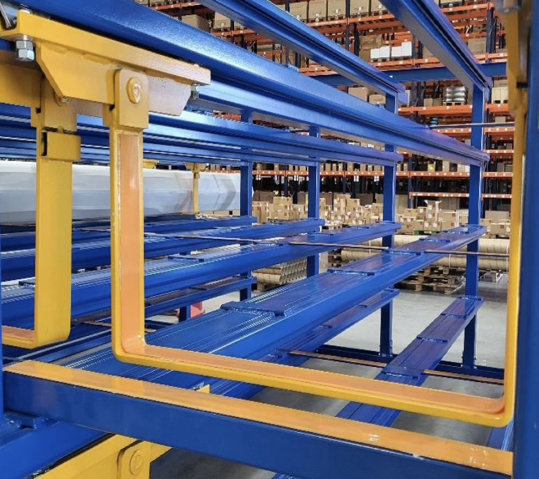 Front-loading storage system fitted with Vulkollan