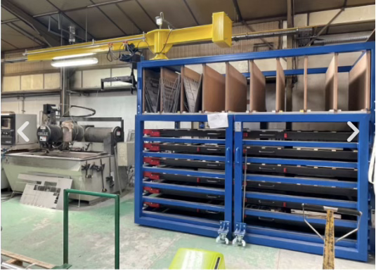 CHA sheet-metal warehouse with integrated crane feeding a cutting machine